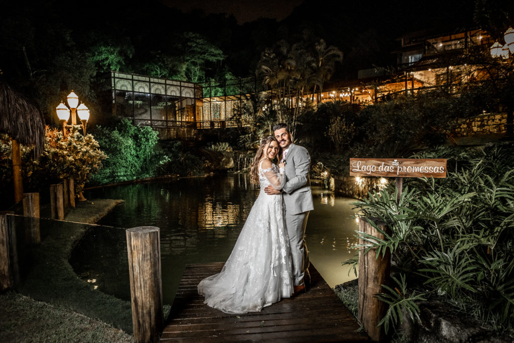 Fotos posadas após a cerimonia do casamento