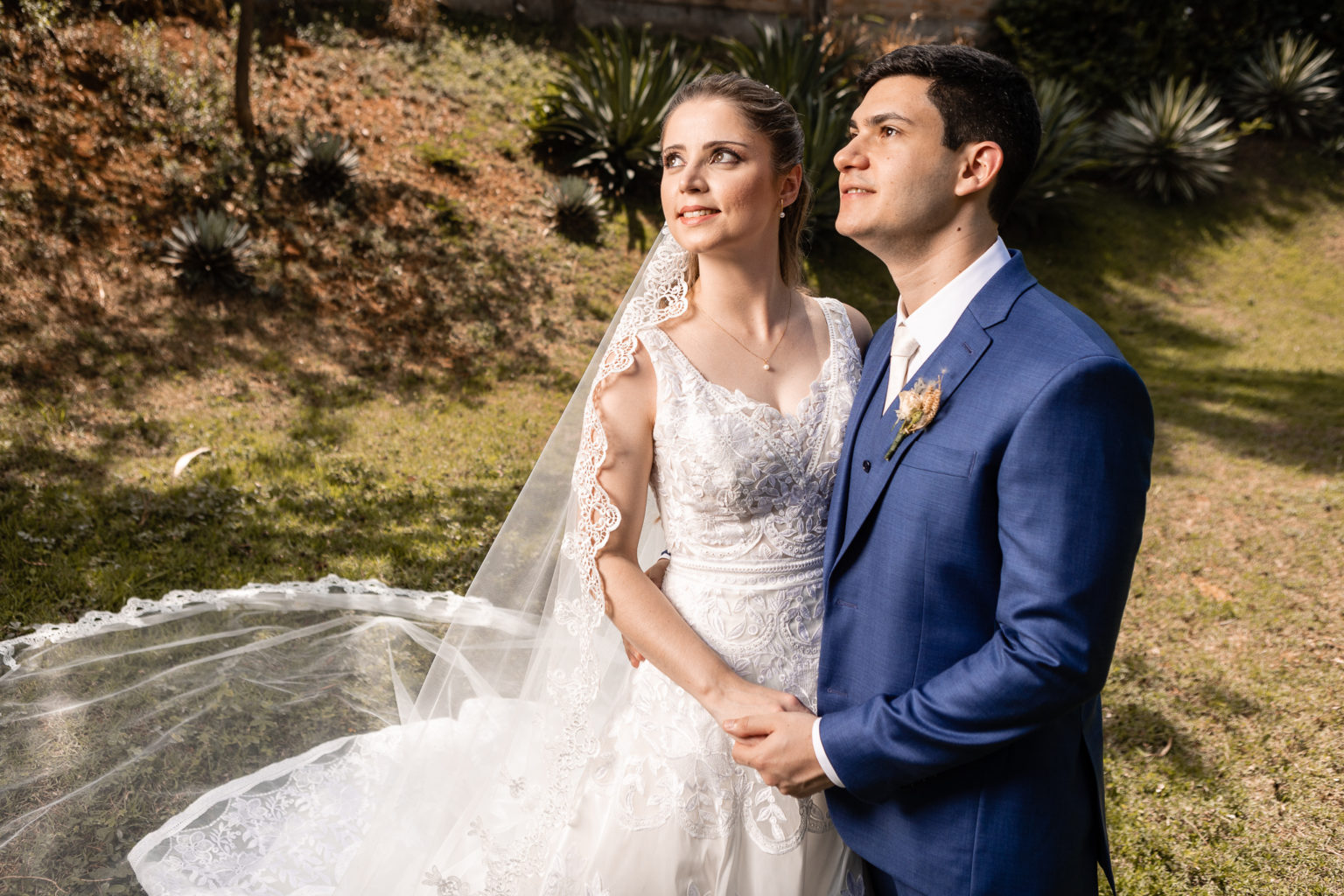 Noivos felizes no casamento