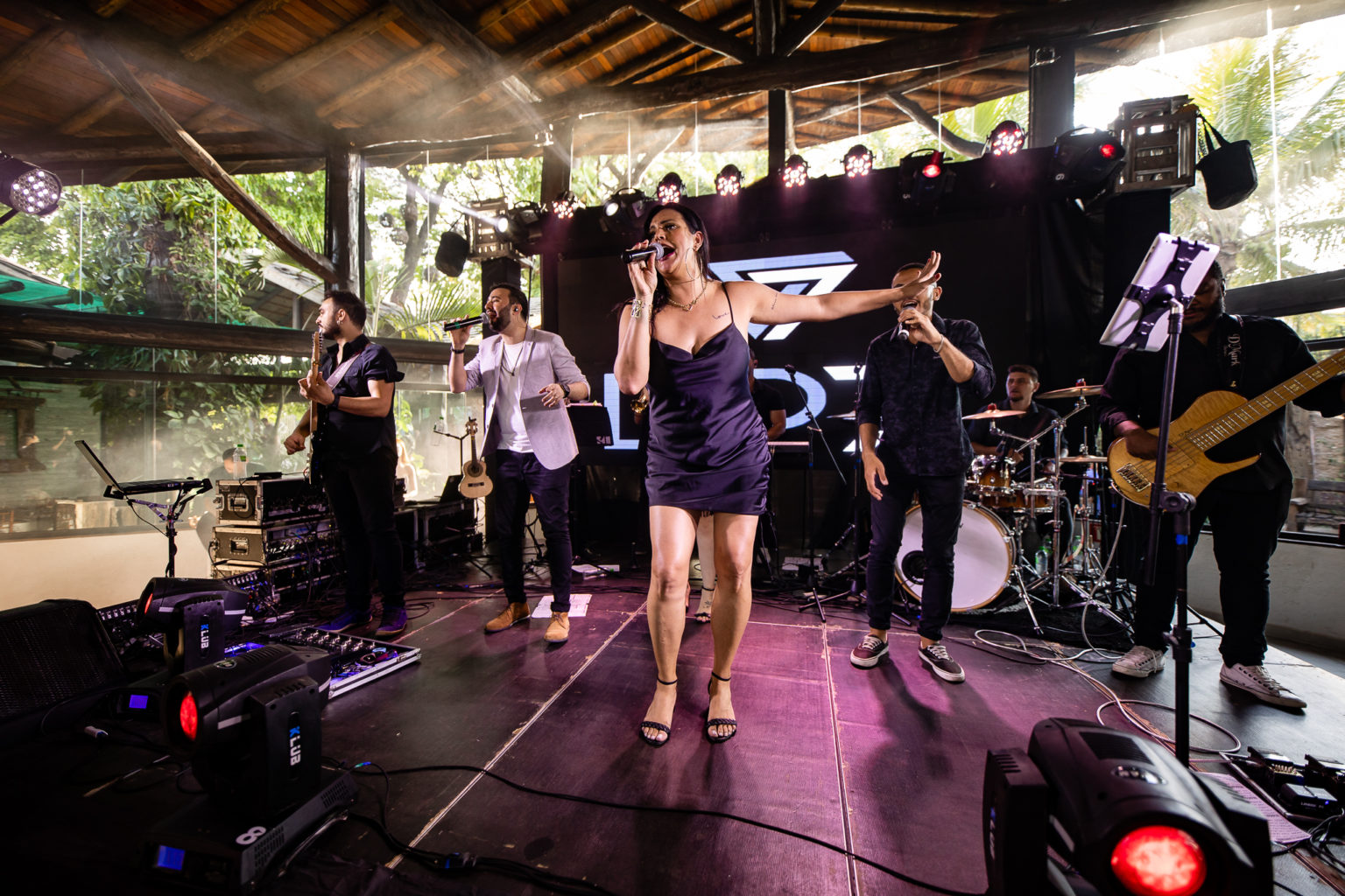 Festa do casamento com banda