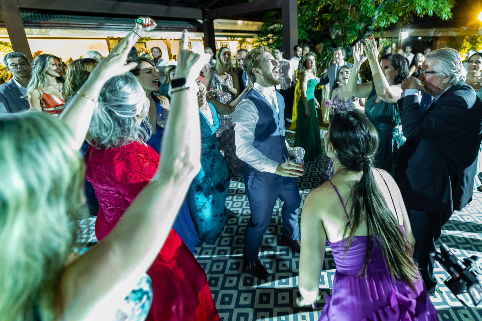 Noivo na pista de dança